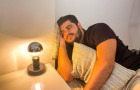 Ambientes com  tons quentes como âmbar e amarelo suave favorecem o relaxamento do corpo