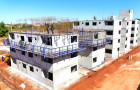 As obras de construção dos residenciais, que contam com 416 apartamentos, já ultrapassaram 20% de execução. Ao todo, o investimento será de cerca de R$ 60 milhões oriundo de parcerias da senadora Dorinha Seabra e dos deputados federais Carlos Gaguim e Ale