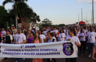  A caminhada seguiu até a Via Lago e reuniu centenas de pessoas Créditos