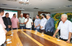 Presidente da Aleto, Amélio Cayres, e governador Wanderlei Barbosa durante reunião que resultou na retirada do PL do ZEE/TO para revisão participativa com setor produtivo e sociedade civil.