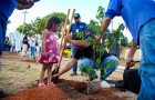Plantio de mudas marcou a abertura do Projeto Praça Verde no Setor Santa Terezinha.