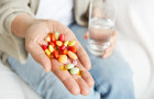 A depressão é um dos problemas mais comuns nessa fase, podendo estar associada a deficiências nutricionais, alterações hormonais, sedentarismo e isolamento social. 