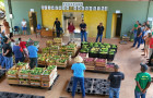 Até abril de 2026, os 73 agricultores cadastrados fornecerão aproximadamente 59 toneladas de frutas, verduras, legumes, grãos, cereais, polpas de fruta, mel e folhagens