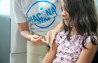 É essencial que os pais e responsáveis levem seus filhos aos postos de vacinação para atualizar o cartão de vacinas e garantir a proteção contra doenças que podem ser evitadas, destacou a diretora de Imunização de Araguaína, Samilla Braga.