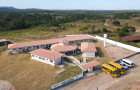 Números da Educação    Atualmente, a Prefeitura conta com 7.632 servidores. A Secretaria Municipal da Educação (SEMED) detém mais de metade, 3.917, sendo 768 professores efetivos. Hoje, os docentes concursados correspondem a 20% dos servidores da secretar