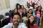 A iniciativa envolveu alunos e uma professora, que desenvolveram atividades lúdicas, brincadeiras e musicoterapia com as crianças em tratamento.
