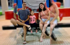 Jairo Rodrigues ao lado da esposa, Cássia de Sousa Tavares, e da filha, Cecília Tavares Rodrigues, vítimas do desabamento da ponte JK, em Estreito.