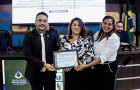 Geolange Carvalho Ferreira, gestora da Escola Olavo Bilac, foi homenageada na Câmara de Araguaína por vencer etapa estadual do Prêmio Educador Transformador e representar o TO na fase nacional.