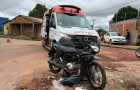 Equipes do SAMU prestaram atendimento às vítimas após colisão entre motocicletas no Setor Itaipu.
