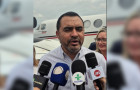 Governador Wanderlei Barbosa fala com a imprensa ao desembarcar no Aeroporto de Araguaína
