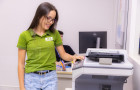 Estudantes durante atividade de estágio; programa IEL conecta jovens ao mercado de trabalho