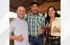 Pré-candidato a deputado estadual Ho-che-min durante a Cavalgada de Angico, ao lado de moradores e lideranças locai