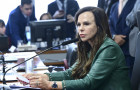 Senadora Professora Dorinha Seabra (União-TO) durante relatoria do projeto na Comissão de Assuntos Econômicos 