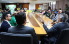 Deputado Amélio Cayres durante reunião na Assembleia Legislativa para tratar do pagamento das indenizações aos servidores