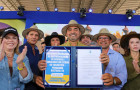 Governador Wanderlei Barbosa assina decretos voltados à rastreabilidade animal e ao Passaporte Equestre durante a abertura oficial da Agrotins 2026, em Palmas