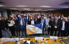 Senadora Professora Dorinha (União) durante reunião com prefeitos tocantinenses na Marcha dos Municípios, em Brasília 