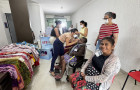 Voluntárias realizam maquiagem e penteado em pacientes durante ação na Fundação Pró-Rim, em Palmas 