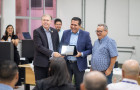O deputado ainda recebeu um título de agradecimento da UFNT e destacou sua trajetória acadêmica como base de sua atuação pública