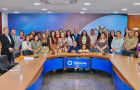 O Comitê Gestor do Pacto é composto por representantes das Secretarias Estaduais da Mulher, Saúde, Educação, Segurança Pública, Trabalho e Desenvolvimento Social, Cidadania e Justiça e Povos Originários e Tradicionais, além da Procuradoria-Geral do Estado