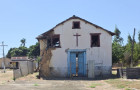 Igreja Matriz de Nossa Senhora de SantAna apresenta avançado estado de deterioração e risco de desabamento.