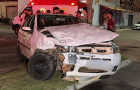 Fiat Palio parou no canteiro central da Av. Brasil no setor Coimbra.