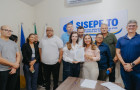 Diretoria do SISEPE/TO entrega carta de propostas à senadora e pré-candidata ao Governo do Tocantins, Professora Dorinha.