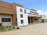 Fórum de Ponte Alta do Tocantins, onde mãe e filho serão julgados pelo homicídio de ex-vereador durante festa de cavalgada no Jalapão.