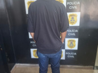 Suspeito fez compras de quase R$ 840 com cartão perdido e foi preso em flagrante.