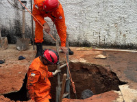 Pedreiro fica soterrado durante escavação de fossa em Araguaína