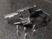  Revolver calibre .22 com numeração raspada e munições apreendidas pela Polícia Militar em Araguaína 