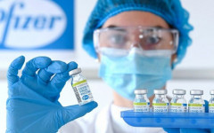 A vacina contra a covid-19 desenvolvida por Pfizer e BioNTech foi a primeira a conseguir a aprovação no mundo