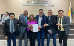 Homenagem aconteceu durante a sessão ordinária desta terça-feira, 25, na Câmara Municipal. 