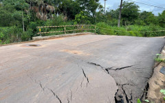 Estragos na ponte na divisa dos setores Tiúba e bairro Eldorado. 
