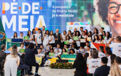 Beneficiários do programa Pé-de-Meia, representando cada um dos estados brasileiros