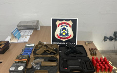 Três armas de fogo e 180 munições  foram encontradas na casa do suspeito