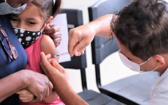 A nova vacina está disponível em todas as Unidades Básicas de Saúde da cidade