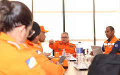 Comandante-geral  do CBMTO, Cel Ornelas,  superintendente da Defesa Civil Estadual, cel Alves, e demais oficiais do Alto Comando do CBMTO definem estratégias de combate aos incêndios florestais