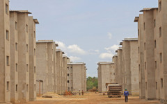 Unidades serão construídas em lotes doados pelo Estado. 