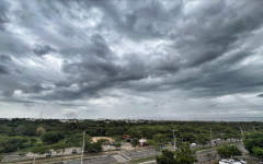 A previsão é de chuva moderada a forte para todo o final de semana.