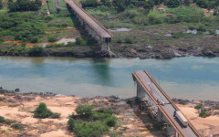 Ponte que liga Estreito (MA) e Aguiarnópolis (TO) desabou na tarde deste domingo (22). 