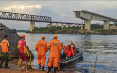 Buscas foram suspensas devido risco de desabamento.