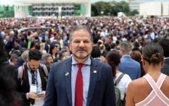 O secretário-chefe da Casa Civil, Deocleciano Gomes, representando o governador do Tocantins, Wanderlei Barbosa,  participou, na manhã desta quarta-feira, 8, do ato em defesa da democracia