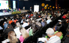 Participam do evento cerca de 1.100 profissionais da educação estadual