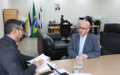 Secretário de Estado da Segurança Pública do Tocantins, Bruno Azevedo, em reunião com o defensor público de Araguaína, Sandro Ferreira 