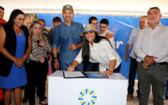 O governador Wanderlei Barbosa e a primeira-dama Karynne Sotero no lançamento do projeto Rede Cuidar