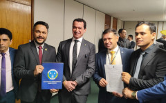 Nesta quarta-feira (19), no gabinete do deputado federal Alexandre Guimarães, foram entregues o relatório final de vistoria técnica e operacional do aeroporto de Araguaína