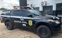 Policiais civis durante operação que resultou na prisão de suspeitos por ameaças e coações em Aparecida do Rio Negro