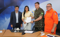 Primeira-dama Karynne Sotero recebeu o ofício de solicitação de apoio nas ações de combate aos incêndios florestais no estado em 2025 para ser encaminhado ao governador Wanderlei Barbosa 