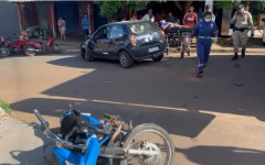 Motociclista foi arremessado após colisão e socorrido pelo Samu em estado grave