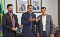 Governador Wanderlei Barbosa, em seu gabinete, durante o anúncio da oferta de 240 vagas em cursos de pós-graduação para professores da rede pública;